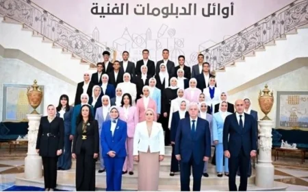 عاشور يعلن عن 34 منحة دراسية كاملة لأوائل طلاب التعليم الفني لعام 2025 2024