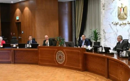 رئيس الوزراء مدبولي يستعرض تقدم مشروعات تطوير البنية التحتية وأنظمة الأمن في المطارات