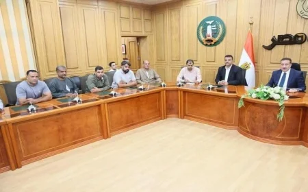 محافظ المنوفية يتواصل مع أهالي دلهمو المتضررين من فيضان النيل لتعزيز الدعم والإغاثة