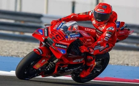 إصابة مفاجئة تهدد مسيرة بطل العالم للدراجات النارية مارك ماركيز في كتفه