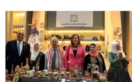 رسالة تشجيع ملهمة من الدكتورة هالة السعيد وغادة والي لفناني معرض تراثنا 2025