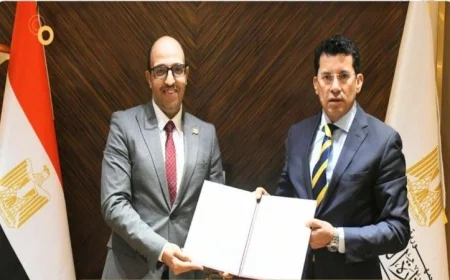 وزير الشباب والرياضة يكرم الباحث كريم يحيى لإنجازه المتميز في استقبال حافل