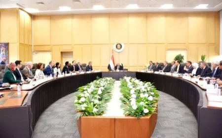 وزير الصناعة يبحث مع وفد البنك الدولي تقدم المشروعات الحالية