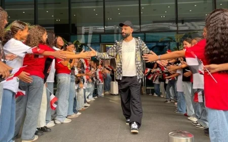 وصول محمد صلاح إلى القاهرة استعدادا للانضمام للمنتخب المصري