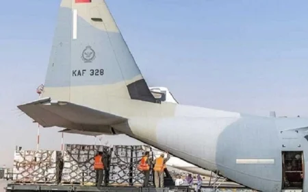 مطار العريش يرحب بوصول طائرة مساعدات كويتية لدعم سكان قطاع غزة