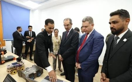 وزير الاتصالات: 60 ألف مستفيد من برامج بناء القدرات الرقمية في قنا