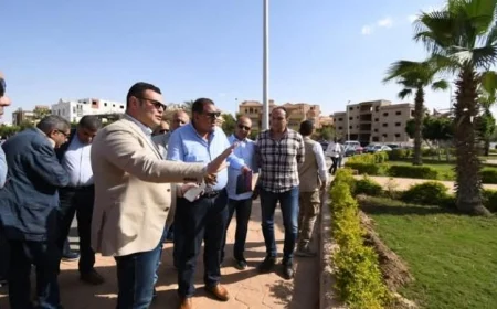 وزير الإسكان يقوم بجولة تفقدية في شوارع وطرق مدينة الشروق لتعزيز البنية التحتية