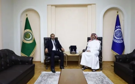 استقبال المطيري للأحمد لتعزيز التعاون الثنائي في دعم عمال سورية