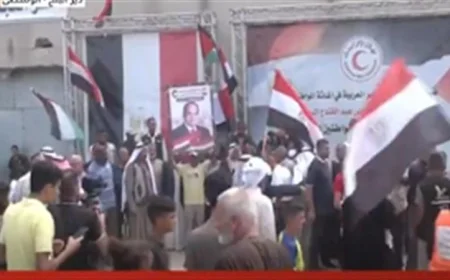 أهالي غزة يكرّمون الرئيس السيسي برفع صورته تقديراً لجهود مصر في تحقيق هدنة وقف إطلاق النار