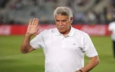 حسن شحاتة يحتفل بتأهل حسام حسن واللاعبين إلى كأس العالم