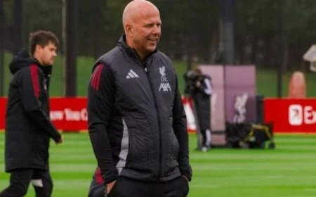 ليفربول يسعى لتجديد عقد المدرب آرني سلوت لتعزيز الفريق في الموسم المقبل