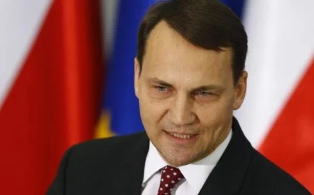 وزير الخارجية البولندي يزور أوكرانيا في مهمة مفاجئة لتعزيز العلاقات الثنائية