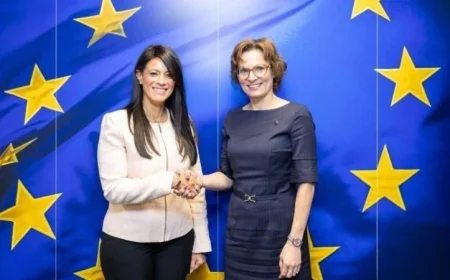 المشاط تستعرض مع المفوض الأوروبي آفاق تنفيذ آلية تعديل حدود الكربون