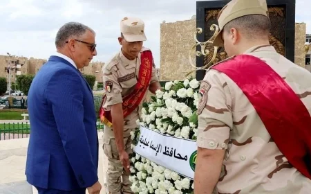 محافظ الإسماعيلية يشارك في إحياء ذكرى الشهداء بوضع إكليل من الزهور على النصب التذكاري بميدان الشهداء