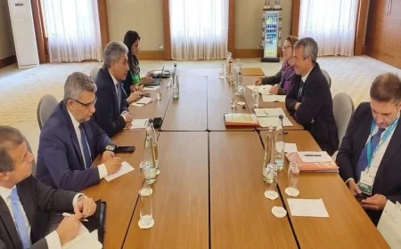 وزير السياحة يعقد اجتماعًا مع رئيس لجنة السياحة في البرلمان الألماني البوندستاج لتعزيز التعاون السياحي