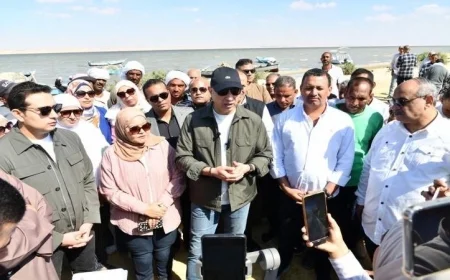 محافظ الفيوم يحتفل بانطلاق موسم الصيد في بحيرة قارون مع الصيادين