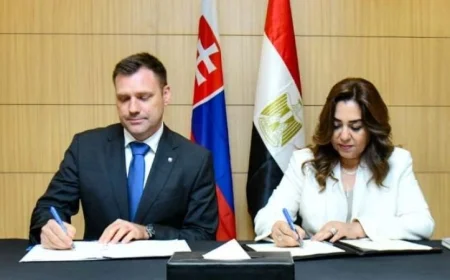 عوض توقع اتفاقية شراكة مع وزير البيئة السلوفاكي لتعزيز حماية البيئة