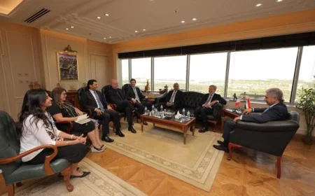 وزير السياحة والآثار يرحب بسفير إيطاليا في القاهرة لتعزيز التعاون الثقافي والسياحي