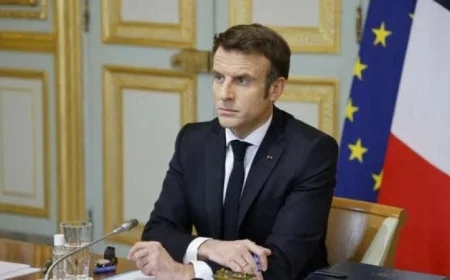 ماكرون يؤكد دعمه القوي لأوكرانيا خلال مكالمة مع زيلينسكي