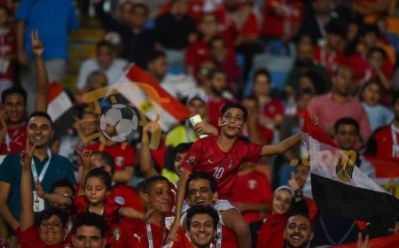 احتفالات حماسية في استاد القاهرة بعد التأهل لكأس العالم قبيل مواجهة غينيا بيساو