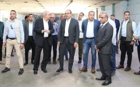 وزير قطاع الأعمال العام يقوم بجولة تفقدية في شركة ميراتكس للغزل والنسيج لتعزيز الاستثمار والجودة