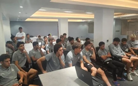محاضرة حيوية للاعبي منتخب الشباب تحت 17 عاماً عن الإنعاش القلبي قبل انطلاق كأس العالم