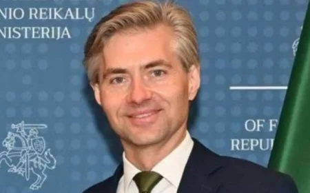 وزير خارجية ليتوانيا يشدد على ضرورة الوحدة العالمية لتحقيق السلام الدائم في الشرق الأوسط