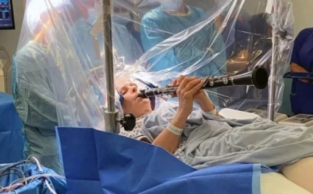 مريضة تعزف أثناء جراحة الدماغ تجربة تدمج الموسيقى والعلاج