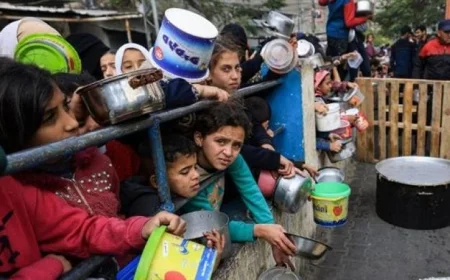 الإغاثة الطبية في غزة تبذل جهودًا مضاعفة لتلبية الاحتياجات وانتشال جثامين الشهداء