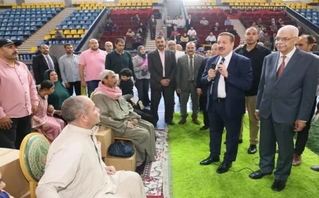 محافظ المنوفية يقدم مساعدات مالية وعينية لـ 155 أسرة من الفئات الأكثر احتياجاً