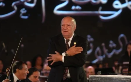 عمر خيرت يسحر الجمهور بألحانه في مهرجان الموسيقى 33 مع عزف مميز على البيانو