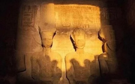 مصر تستعد لحدث تاريخي غدا مع تعامد أشعة الشمس على تمثال رمسيس الثاني في معبد أبو سمبل