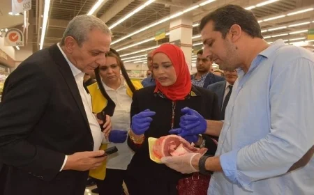 محافظ الغربية يزور الأسواق للوقوف على توافر السلع الأساسية واستقرار الأسعار