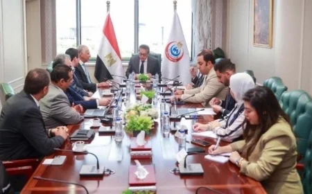 وزير الصحة يتفاوض مع شركتين لإنشاء مراكز مبتكرة لتدريب على الجراحة الروبوتية في مصر