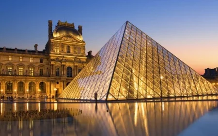 إدارة متحف اللوفر تكشف عن جودة واجهتي عرض الجواهر المسروقة