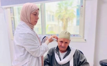 الرعاية الصحية تطلق حملة نرعاك تسمع لتوزيع السماعات الطبية المجانية على المحتاجين