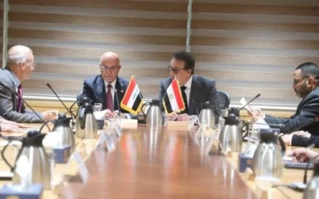 وزير الصحة يستعرض سبل تعزيز التعاون الصحي مع نظيره العراقي بين البلدين