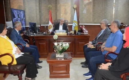 محافظ الغربية يعقد اجتماعًا طارئًا لمراقبة الأسواق والتأكد من الالتزام الأسعار