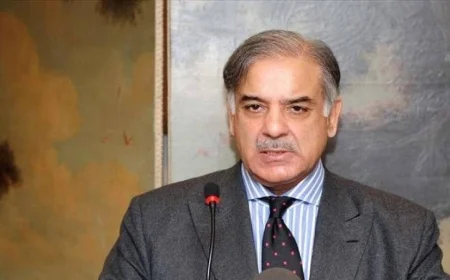 رئيس وزراء باكستان يعبر عن سعادته بالوصول إلى اتفاق تاريخي مع صندوق النقد الدولي