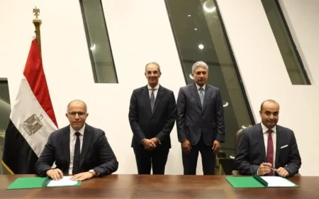 توقيع اتفاقية تعاون مثمرة بين وزارتي السياحة والآثار والاتصالات مع مجموعة من الصور المميزة