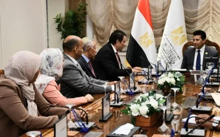 وزير الرياضة يجتمع برئيس اتحاد القوة لبحث إضافة اللعبة إلى الألعاب الإفريقية