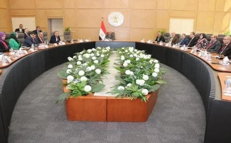 اجتماع وزير الكهرباء برؤساء القطاعات ومديري التدريب في الشركات التابعة لتعزيز الأداء والتطوير