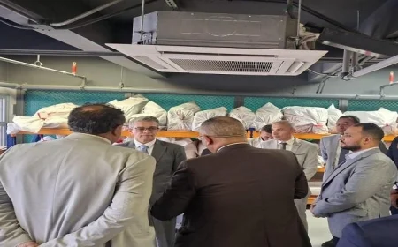 رئيس مصلحة الجمارك يقوم بجولة تفقدية في قرية البضائع بمطار القاهرة الدولي