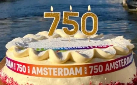 أمستردام تحتفل بمرور 750 عاما على تأسيسها مع كعكة عملاقة مذهلة