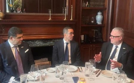 وزير الاستثمار والتجارة الخارجية يلتقي بالرئيس التنفيذي لشركة فوربس العالمية لتعزيز العلاقات التجارية