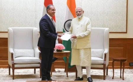 وزير الخارجية يقدم رسالة من رئيس الجمهورية إلى رئيس وزراء الهند لتعزيز العلاقات الثنائية