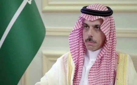 وزير الخارجية السعودي يناقش مع نظيره الباكستاني خطوات تهدئة الأوضاع في المنطقة