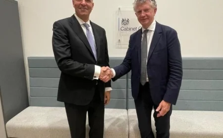 سفير مصر في لندن يجتمع مع مستشار الأمن القومي البريطاني لتعزيز التعاون الأمني