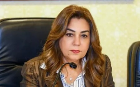 وزيرة التنمية المحلية تشرف على سير العمل في مواقف السيارات ومحطات الوقود