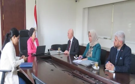 نائب وزير الصحة تبحث سبل التعاون مع وفد عراقي لتعزيز تنمية الأسرة والصحة السكانية